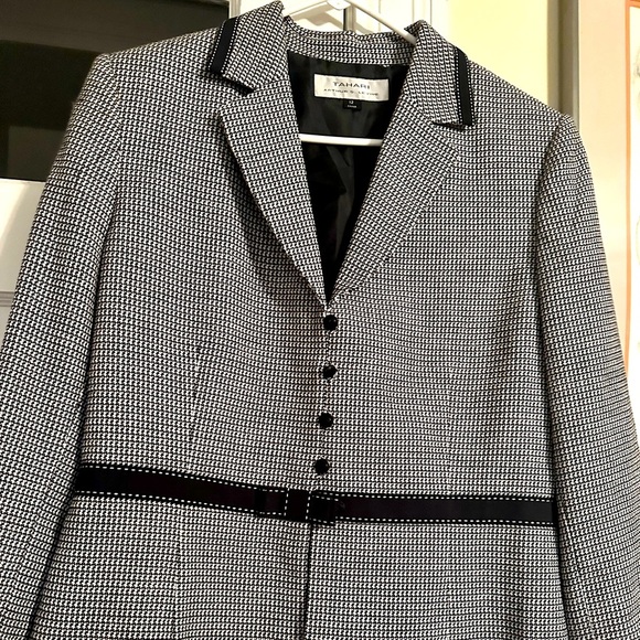 Beautiful Tahari by Arthur Levine Blazer EUC perfect for work - Picture 1 of 8